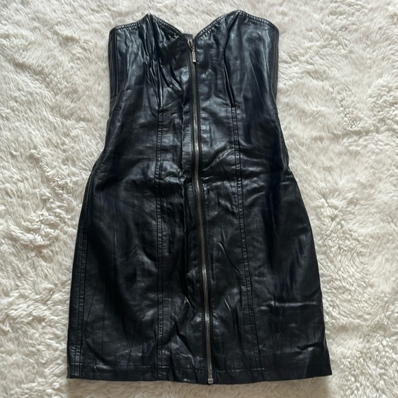 H+M faux strapless Leather corset mini dress with front zipper. - Picture 2 of 5